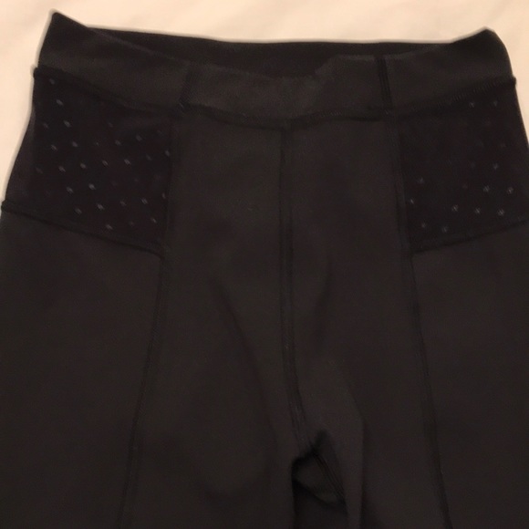 Lululemon exercise pants with mesh inserts - Picture 4 of 7